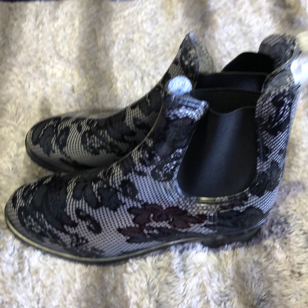Women rain boots size 5